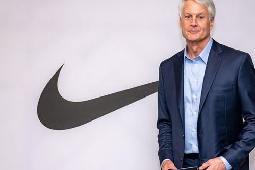 CEO Nike từ chức, nhường chỗ cho cựu CEO Elliott Hill quay lại