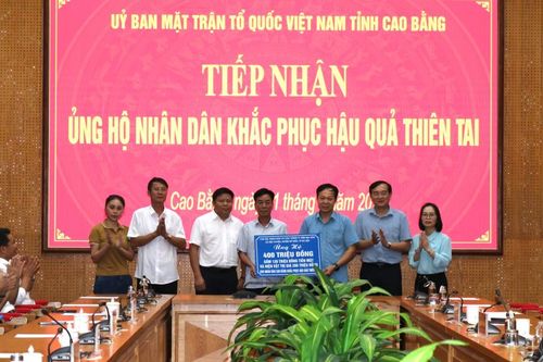 Ủy ban Mặt trận Tổ quốc tỉnh tiếp nhận kinh phí hỗ trợ khắc phục hậu quả thiên tai