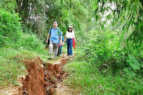 Hàng triệu mét khối đất đá chờ sập, tỉnh Hòa Bình đưa cảnh báo khẩn cấp