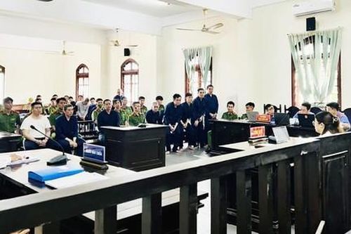 Xét xử 26 bị cáo trong vụ hỗn chiến vì món nợ trận đá gà 300 triệu đồng
