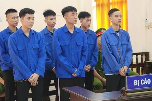 Phạt tù nhóm thanh niên dùng gạch ống đánh người vì mâu thuẫn trên mạng