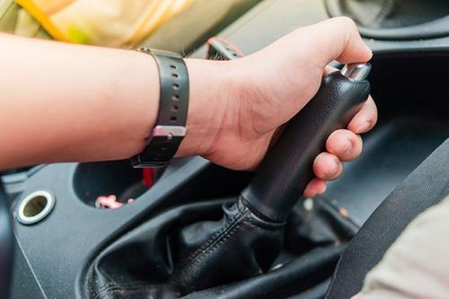 Xử lý xe bị bó phanh sau ngập nước