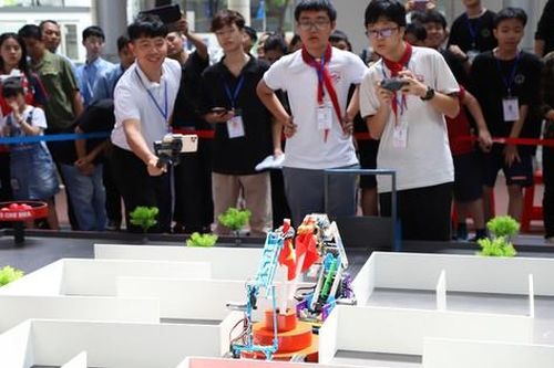 Quận Cầu Giấy tổ chức chung khảo cuộc thi Robotics dành cho học sinh