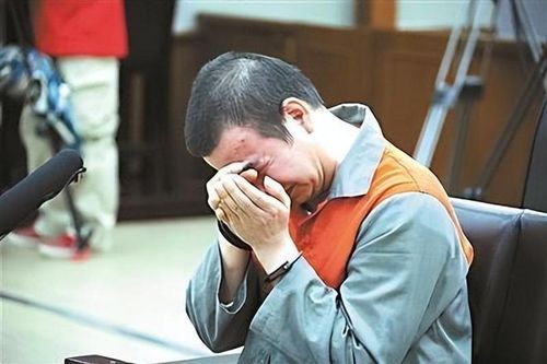 Kẻ giết người trở thành giám đốc trại giam, cưới cảnh sát