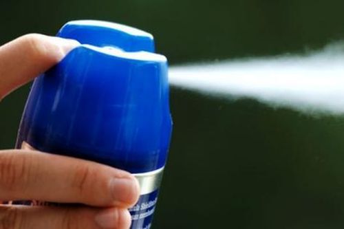 Thuốc xịt côn trùng DEET có an toàn không?