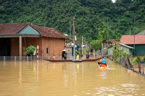 Những ngôi nhà nổi an toàn mùa lũ ở làng du lịch tốt nhất thế giới