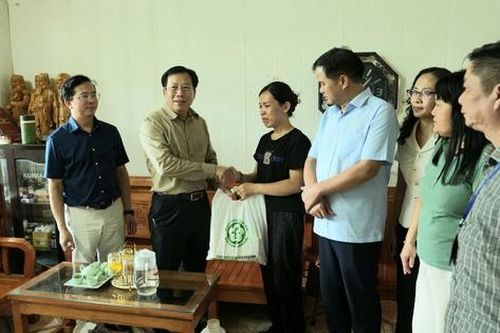 Bệnh viện Bạch Mai hỗ trợ 38 cơ sở y tế của Yên Bái khắc phục thiệt hại do lũ lụt