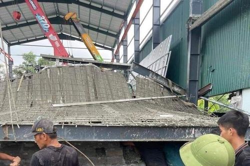 Sập giàn giáo khiến 2 người tử vong