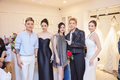 Tiết lộ thú vị từ chuyên gia trang điểm 'ruột' của nhiều Á hậu, diễn viên nổi tiếng