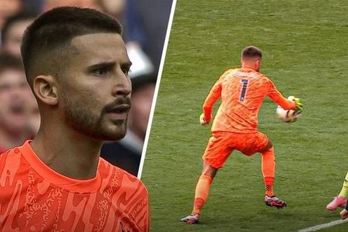 Quyết định khó tin của trọng tài Premier League