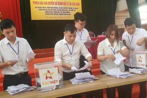 Huyện Phú Xuyên đấu giá 42 thửa đất thu về hơn 152 tỷ đồng