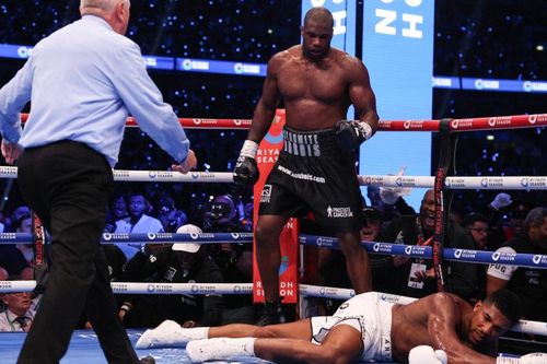 Võ sĩ 2 lần vô địch hạng thế giới nặng thua sốc khi tái xuất, bị hạ knock-out sau cơn mưa đòn