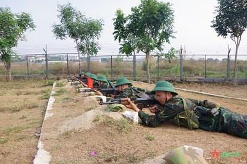 Binh nhì vượt khó