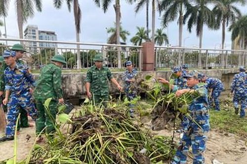 Tuổi trẻ Bộ đội Biên phòng thành phố Đà Nẵng ra quân dọn dẹp vệ sinh môi trường