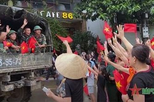Thắm đượm tình quân với dân Yên Bái