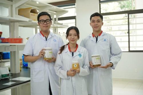 Chế dung dịch enzyme đa năng từ rác thải hữu cơ để thay thế các sản phẩm hóa chất