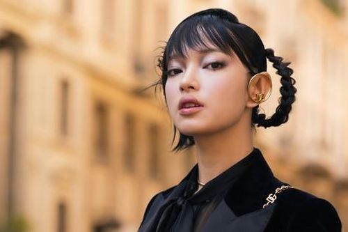 Xứng danh 'đệ nhất fashionista Việt', Châu Bùi chiếm trọn 'spotlight' với 'visual' tỏa sáng giữa trời Âu