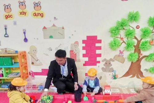 Thầy giáo mầm non vùng cao Sơn La yêu nghề, mến trẻ