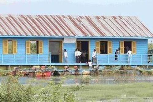 Tìm giải pháp hỗ trợ con em người gốc Việt trên Biển Hồ Tonle Sap