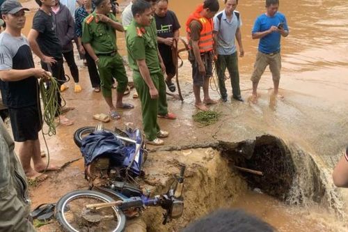 Bình Phước: Sử dụng flycam tìm kiếm người đàn ông bị nước lũ cuốn trôi