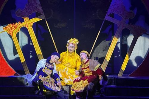 Trình diễn vở cải lương 'Mặt trời đêm thế kỷ' ủng hộ đồng bào bị bão lũ