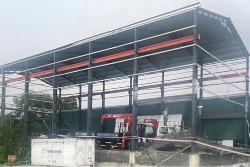 Sập giàn giáo khiến 2 người tử vong