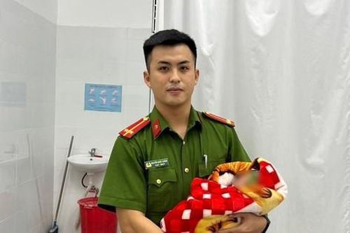 Bé trai một ngày tuổi bị bỏ rơi ven đường ở Sơn La
