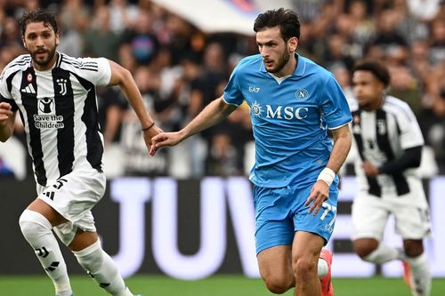 Conte ghi dấu ấn, Napoli chia điểm Juventus