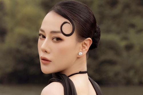 Hoài Linh nhí nhảnh bên em trai, Phương Oanh quyến rũ