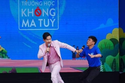 Lý 'toét' phim 'Độc đạo' dụ dỗ MC Hồng Phúc trong 'Trường học không ma túy'