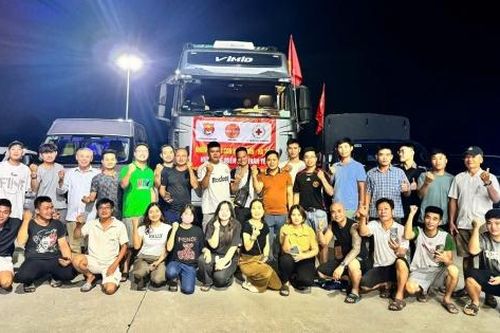 Đoàn thiện nguyện huyện Nghi Xuân – Hà Tĩnh trao 600 triệu đồng và 40 tấn hàng nhu yếu phẩm cho người dân vùng lũ miền Bắc