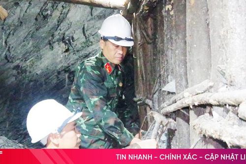 Lính công binh 'khoét núi, xây hầm'