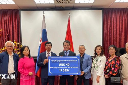 Người Việt Nam tại châu Âu tiếp tục quyên góp hỗ trợ đồng bào bị bão lũ