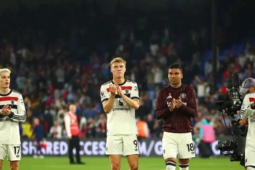 Premier League: Liverpool leo lên ngôi đầu, M.U gây thất vọng