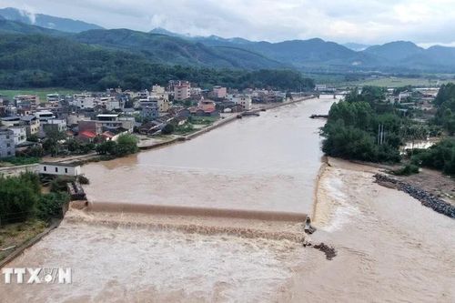 Trung Quốc cảnh báo lũ trên nhiều sông ở phía Nam