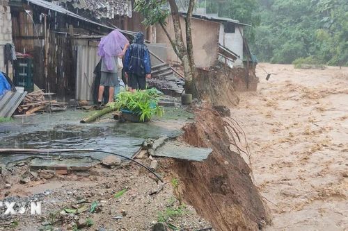 Thanh Hóa: Sạt lở đất đá vào khu ký túc xá, di dời khẩn cấp 214 học sinh
