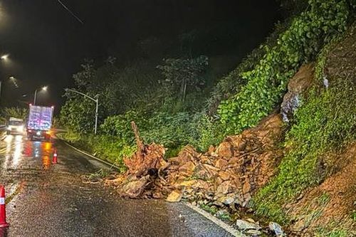 Xuất hiện điểm sạt lở trên đèo Bảo Lộc do mưa lớn