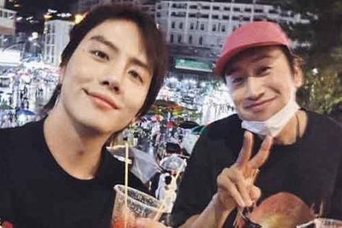 Diễn viên Duy Khánh dạo chợ đêm Đà Lạt cùng 'Hoàng tử châu Á' Lee Kwang Soo
