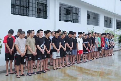'Thể hiện bản thân' lúc nửa đêm, hơn 50 thanh, thiếu niên bị bắt giữ