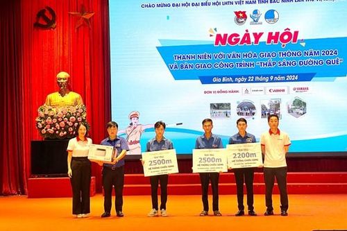 Canon tiếp tục bàn giao công trình 'Thắp sáng đường quê' 2024
