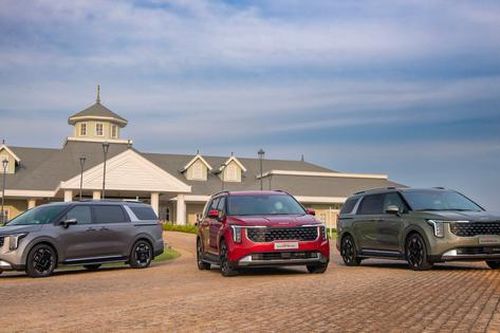 Giá xe Kia Carnival mới nhất tháng 9/2024
