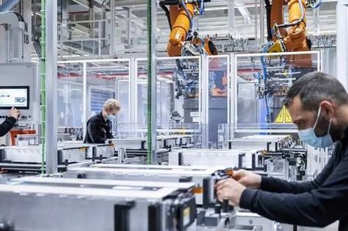 Mỹ tăng cường đầu tư sản xuất pin xe điện