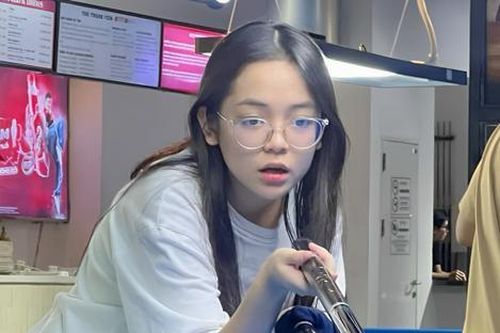 'Con gái' 13 tuổi của Việt Anh khoe vẻ đẹp siêu thực