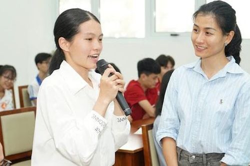 41 sinh viên được trao học bổng 'Đồng hành' năm 2024
