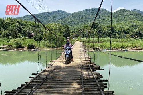 Cần 'thay áo mới' cho những cầu treo