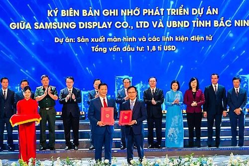 Bắc Ninh trao quyết định chủ trương đầu tư và chứng nhận đầu tư với số vốn gần 5,6 tỷ USD