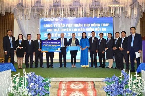 Công ty Bảo Việt Nhân Thọ Đồng Tháp tổ chức chi trả quyền lợi bảo hiểm rủi ro cho khách hàng