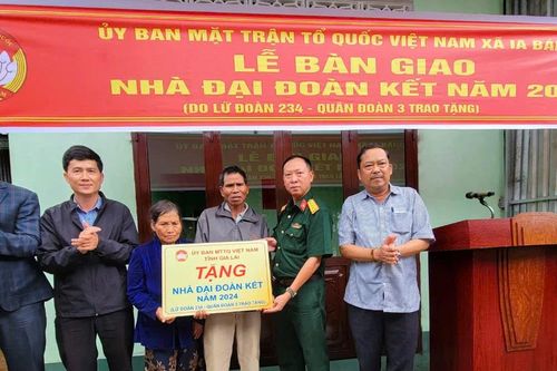 Lữ đoàn 234 bàn giao 'Nhà đại đoàn kết' cho gia đình có hoàn cảnh khó khăn