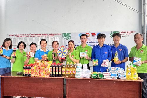 Mặt trận phường Vạn Thắng triển khai 'đổi rác thải nhựa nhận quà'