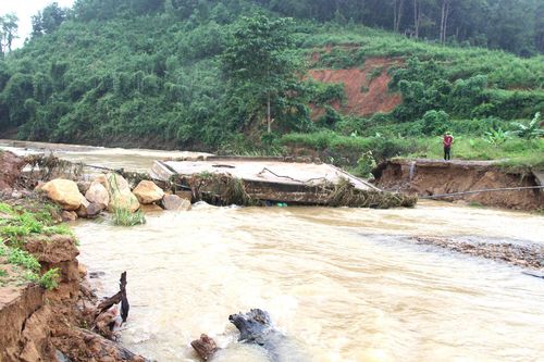 Khánh Sơn: Chủ động ứng phó với nguy cơ sạt lở mùa mưa bão